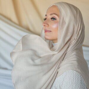 Vela Spice Vanilla Hijab in Size Double
